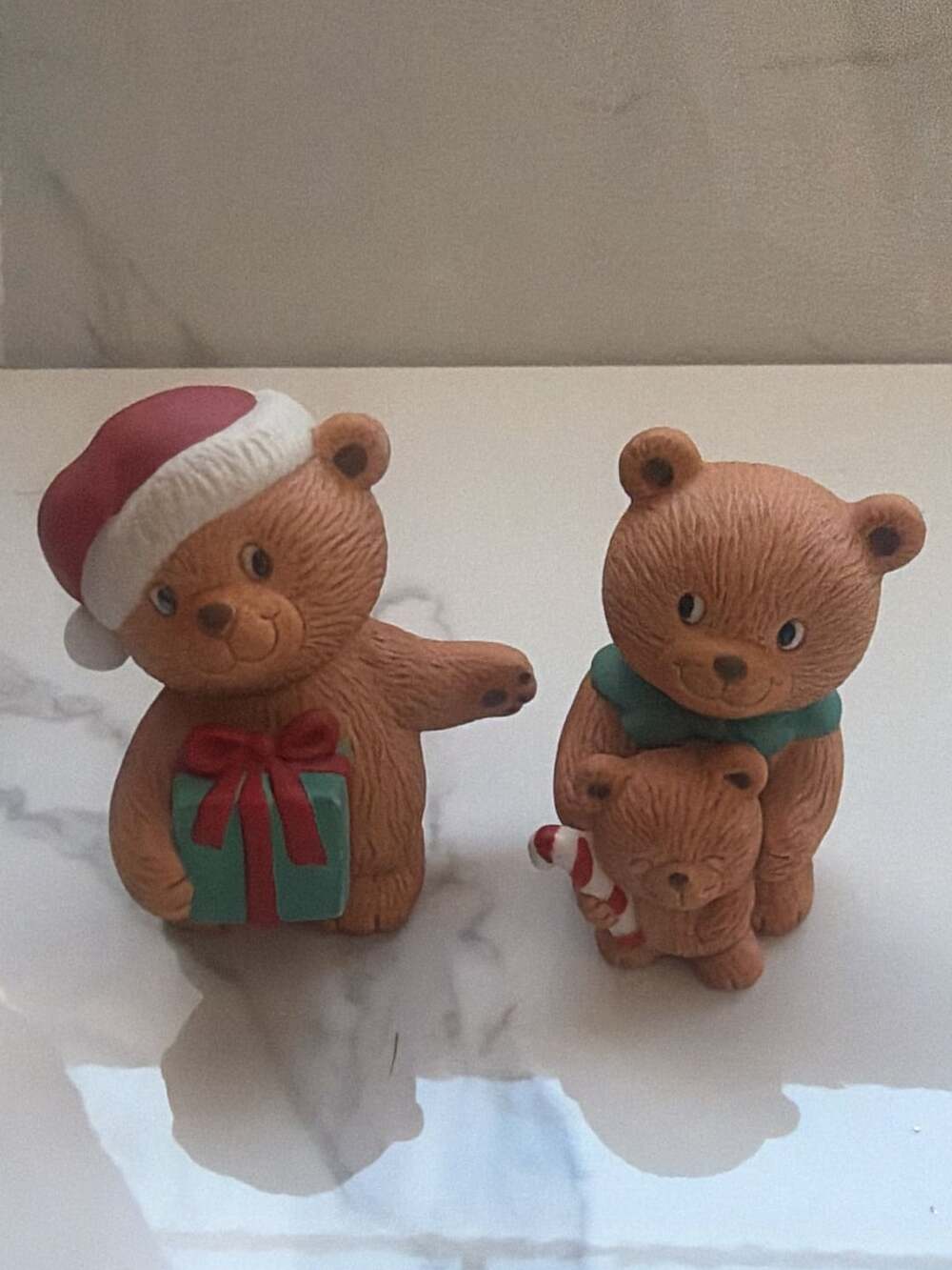 Avon Holiday Hugs Porcelain Bear Set